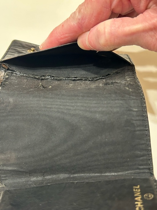 CHANEL Caviar Pebbled Leather Key and Card Holder - Picture 6 of 10